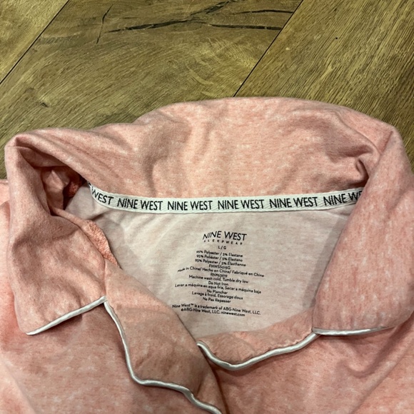 Nine West pajama set shorts and short sleeve size large - Picture 6 of 10